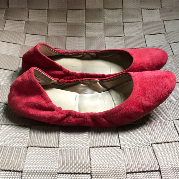 // SOLD // Red suede flats - Picture 2 of 6